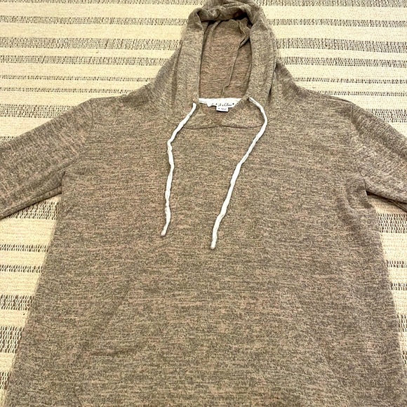 caleigh & Clover Tops - Small hoodie